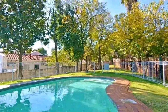 Room available move in immediately r3900 incl  in Sandton