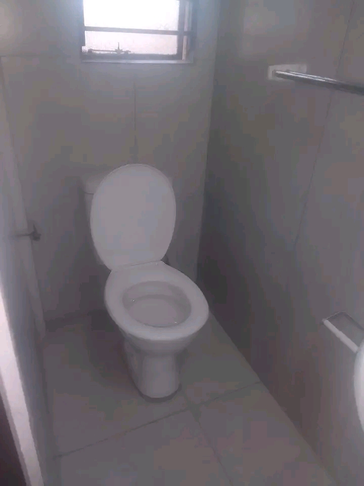 Bachelor en-suite
rent r3000
deposit r3000  in Orlando West