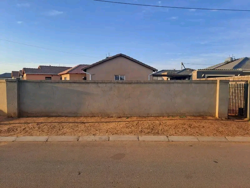 2 bedroom house available 1st week of april.   in Protea Glen