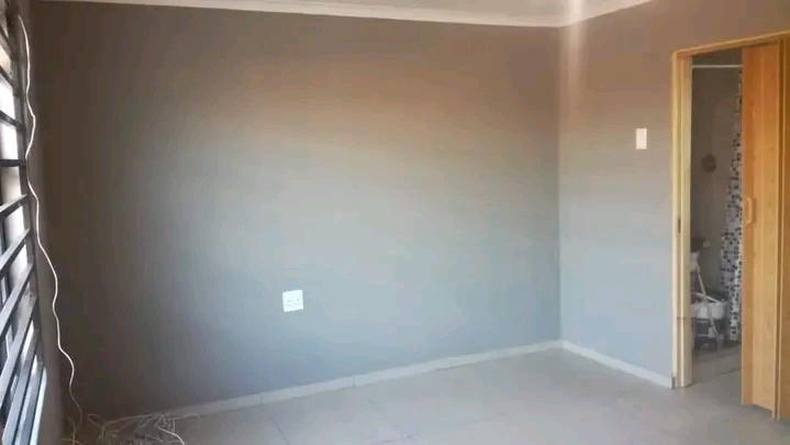 Fitted bachelor room available to rent immedi  in Vosloorus