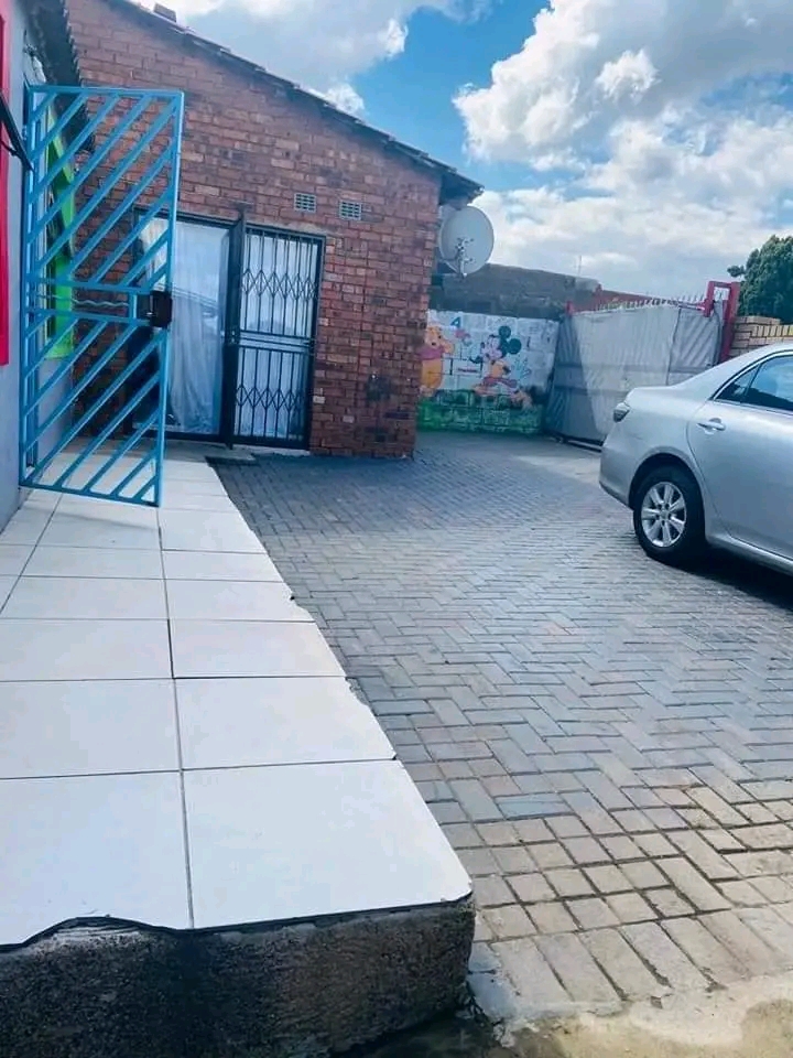 3room house plus bathroom available to rent
  in Tembisa