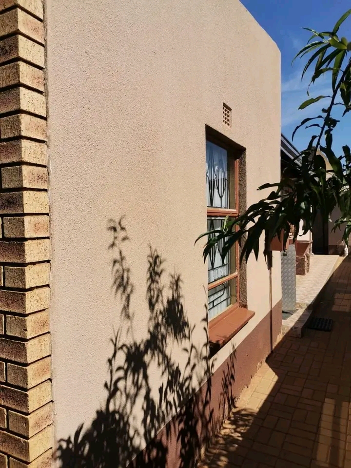 🎉beautiful 3 bedrooms house to rent ext28�  in Vosloorus