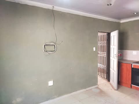 Bachelor unit available for rental at ext4 .   in Protea Glen