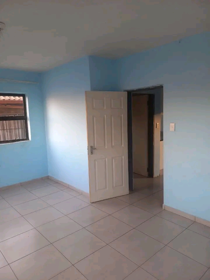 1 bedroom cottage to rent for r4200
deposit   in Norkem Park