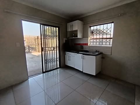 1 spacious fitted bedroom cottage with open p  in Birch Acres