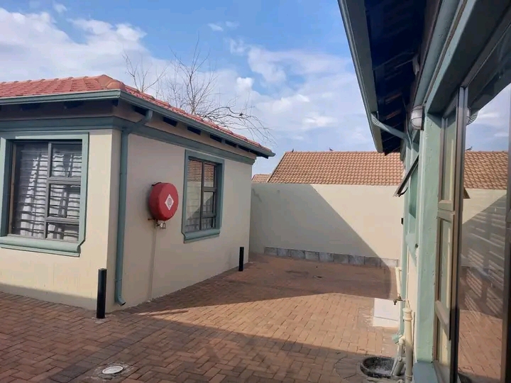 Neat room accommodation in close proximity to  in Vosloorus