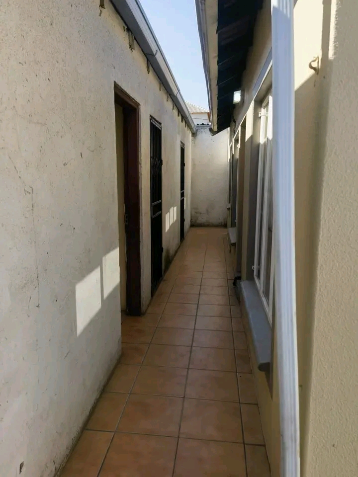 Room to rent in ext 8 for r2200, which includ  in Cosmo City