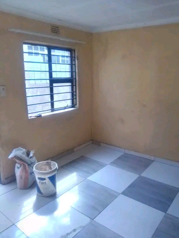 Huge room (shopbackrooms), for at zola 2 for   in Zola