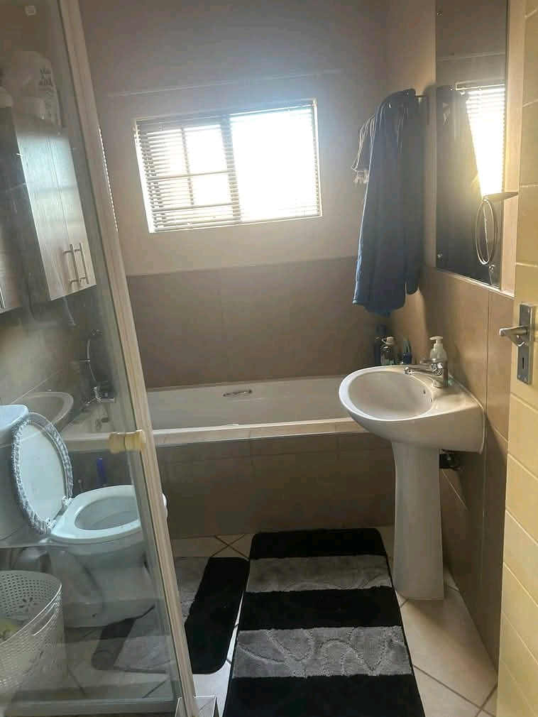 A beautiful private  ground floor 2 bedroom u  in Midrand