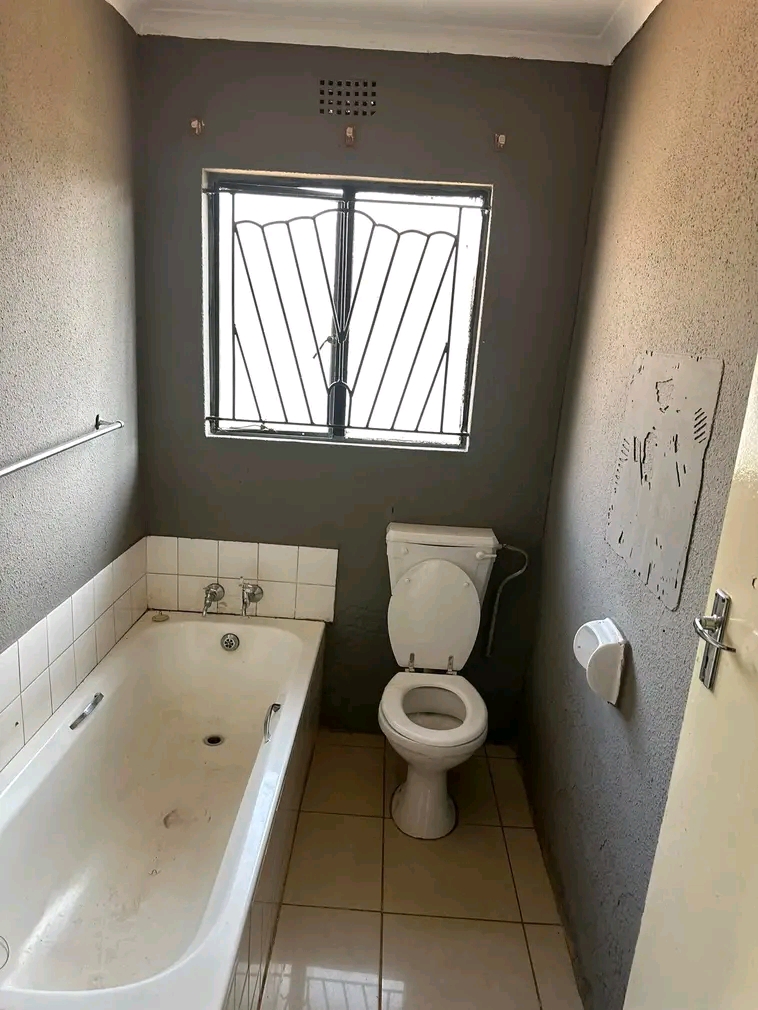 2 bedroom house available to rent in ponong e  in Vosloorus