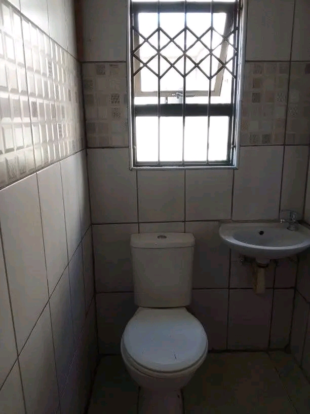 Bachelor available in ex1
with sink,  toilet  in Rabie Ridge