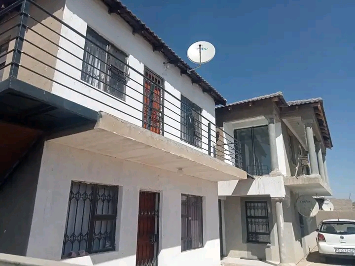 2 units available 
rent: r3000
deposit:r300  in Clayville