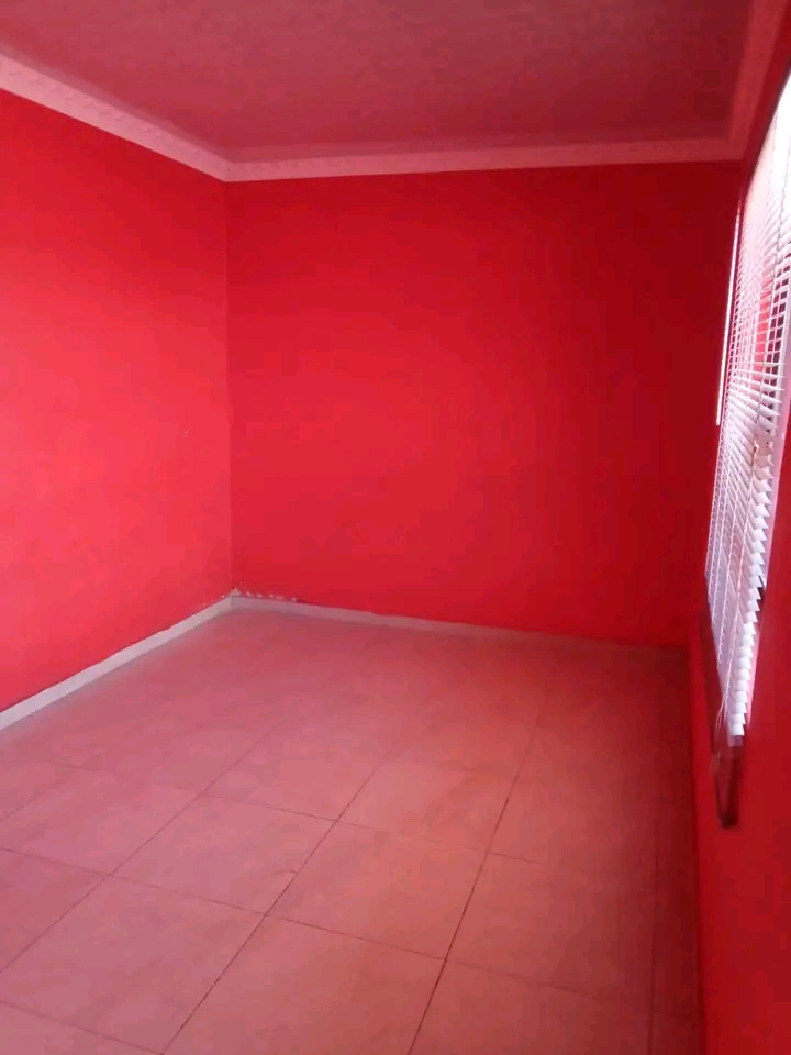 Standard size room to rent in ext 12 for r160  in Protea Glen