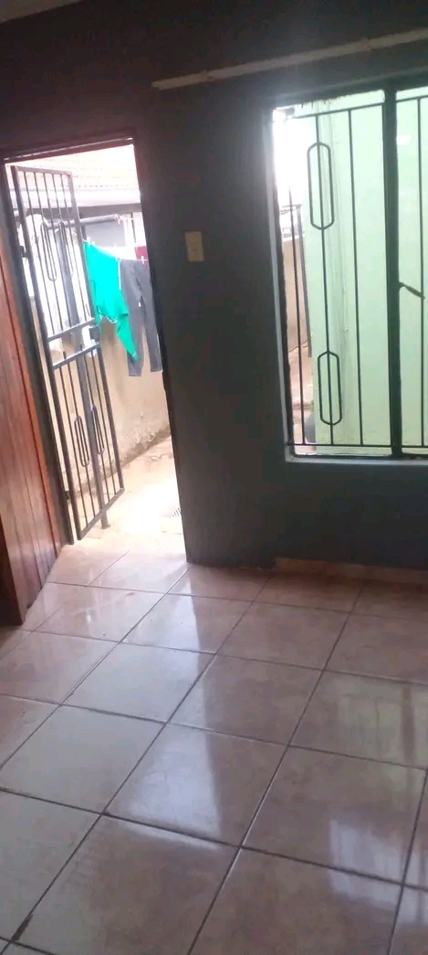 Room to rent in ext 11 (soweto). rent r1000 n  in Protea Glen