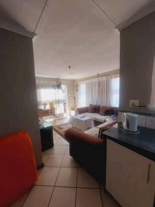 Spacious 1 bedroom cottage. kitchen with kitc  in Birch Acres