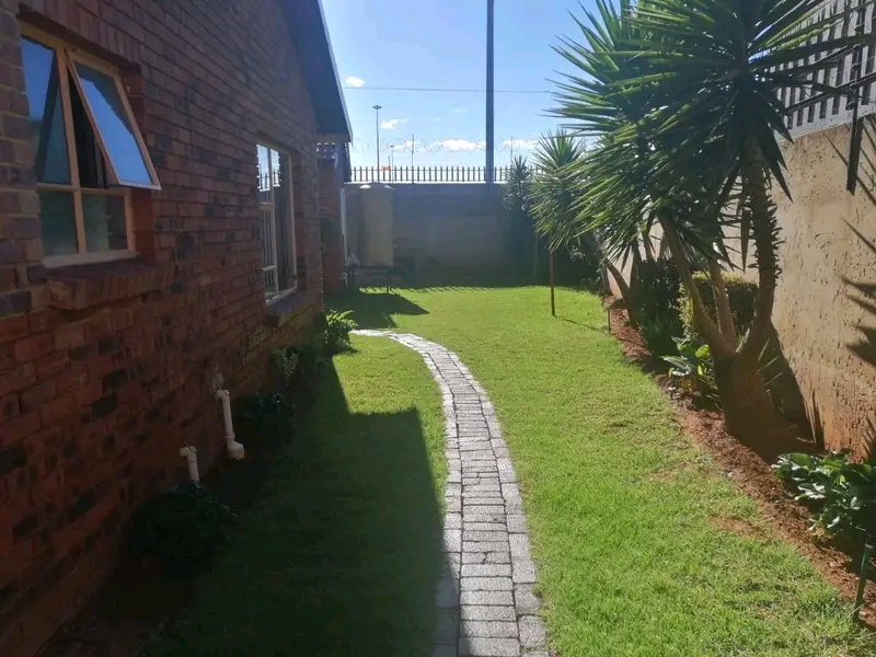 Extension phase2
ensuits available for stude  in Diepkloof
