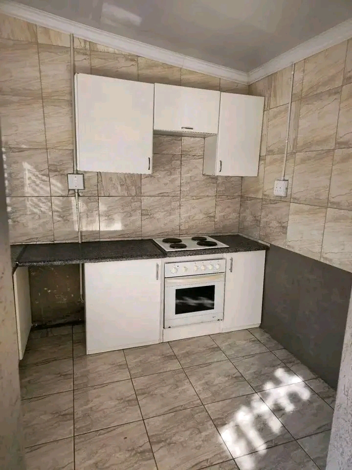 Bachelor to rent in west for r3 500 it has sh  in Mamelodi