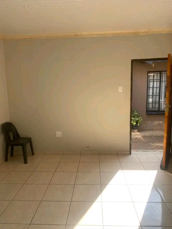 Ensuite up for grabs going for r2000 plus r20  in Dobsonville