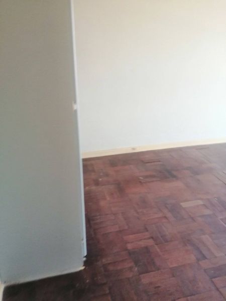 For 1 bedroom in a 2 bedroom flat. trumpledor  in Yeoville