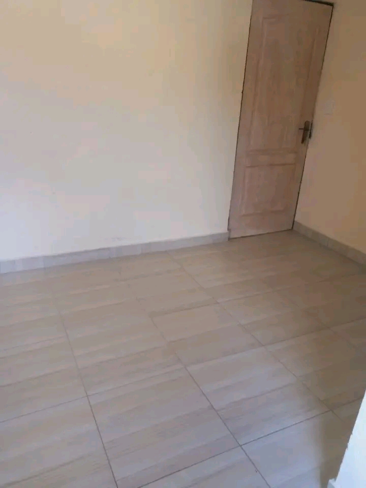Room available to rent for april. the room ha  in Alexandra