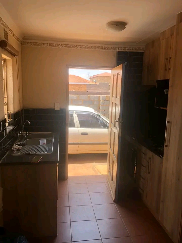 3 bedroom house available for rental at r5500  in Lufhereng