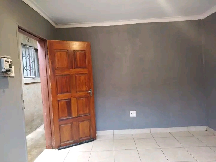 R900 room available snakepark block 6 near so  in Soweto