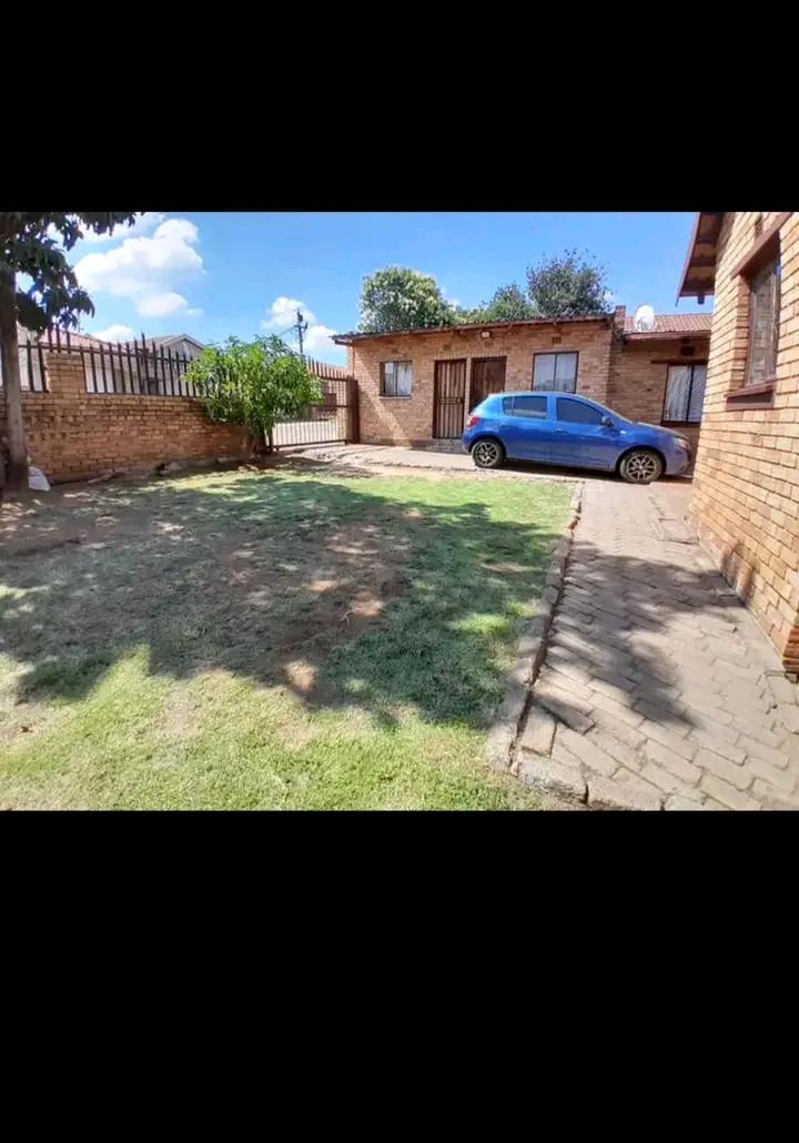 Room to let..in joburg south available immedi  in Naturena