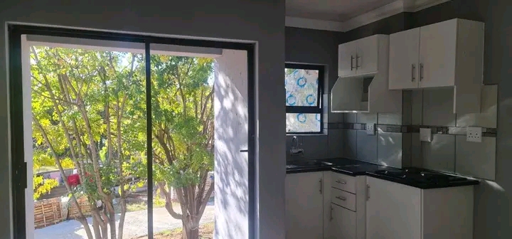 Greetings bachelor s rooms available for mont  in Clayville
