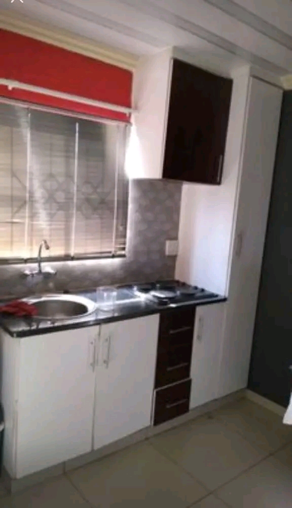 Bachelor room available for rental immediatel  in Nellmaphius