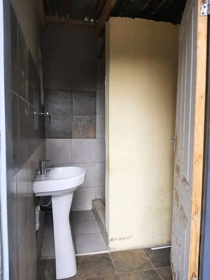 A room available to rent near tollgate 

wi  in Ebony Park