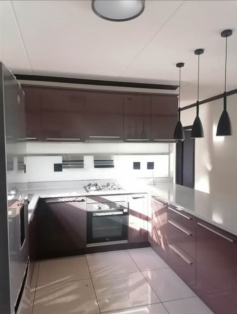 3 bed apartment 
available now
a spacious d  in Blue Hills