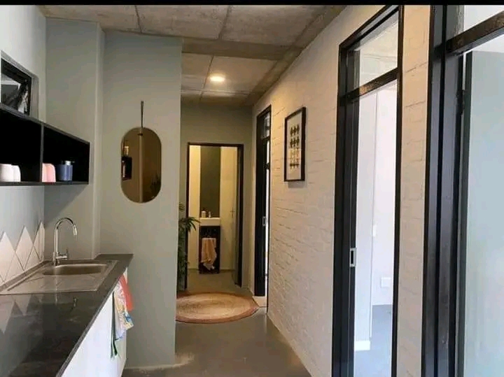 Cluster rooms without balcony r2600 1 bedroom  in Maboneng