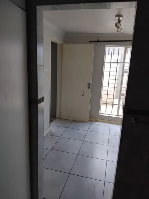 1 bedroom cottage rental 
*on-going renovati  in Clayville