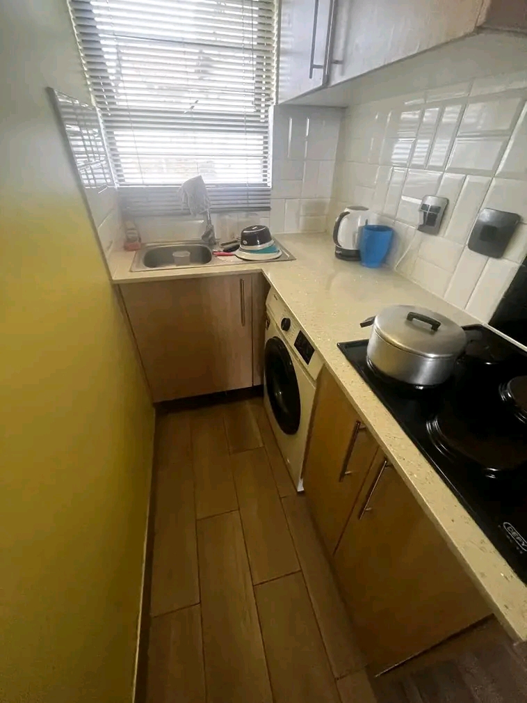 Bachelor available in ext 10
rent r4400
com  in Cosmo City