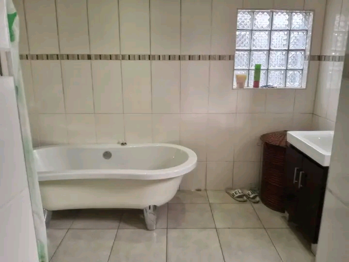 Spacious fitted bedroom with en-suiite 
shar  in Orlando East