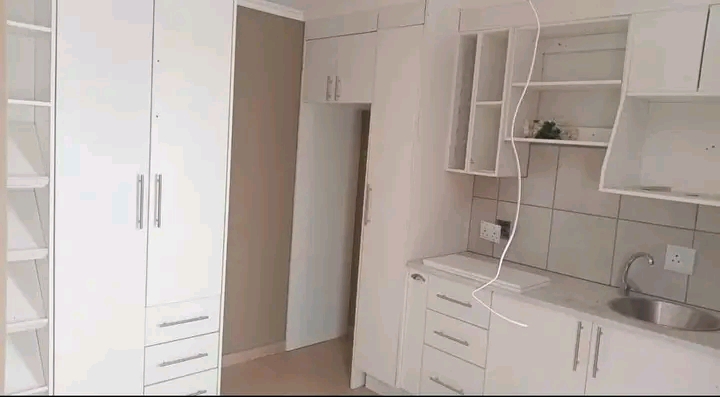 Bachelor available for rent 🏡 
centurion   in Olievenhoutbosch