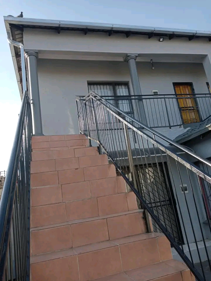 Bachelor room to rent in ext9
deposit r1500  in Cosmo City
