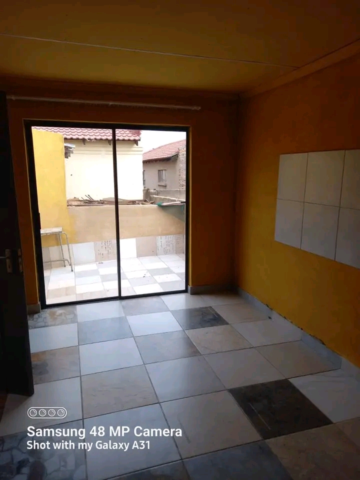 Room to rent available at ext 02 behind zcc p  in Vosloorus