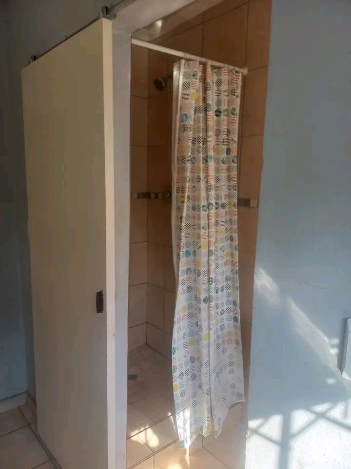 1 bedroom cottage to rent for r3500
deposit   in Norkem Park