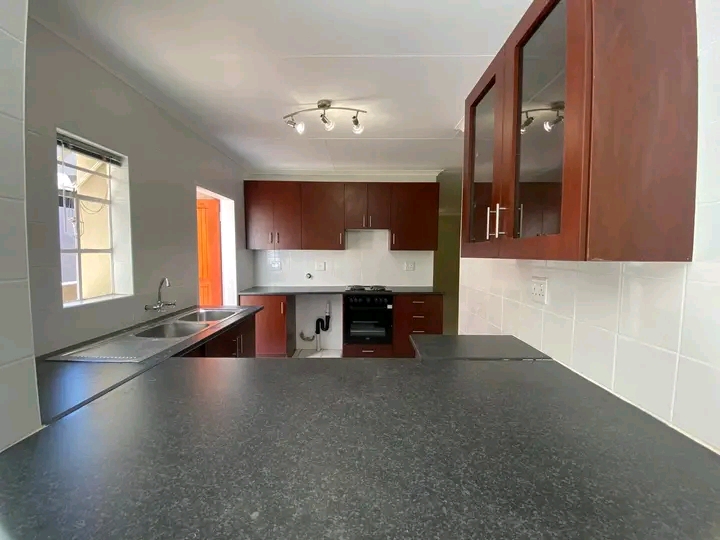 Newly renovated 2 bedroom dublex available fo  in Lyndhurst