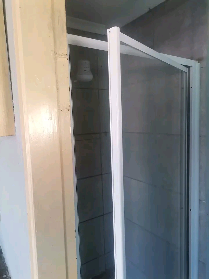 A very nice bachelor with fitted kitchen, fit  in Birch Acres