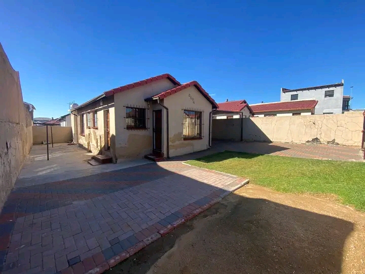 2 bedrooms  house with fittes kitchen  , loun  in Birch Acres