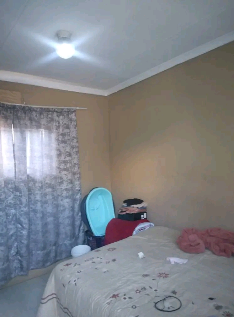 R1000 available right now with water 💧 and  in Senaoane