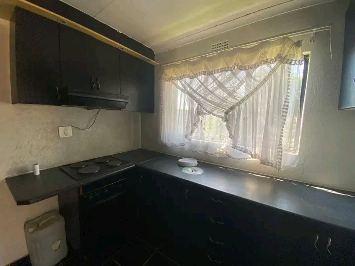 3 bedroom 1 bathroom available for rent in ex  in Vosloorus