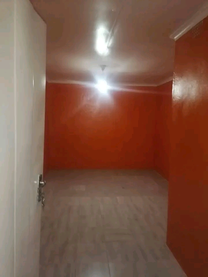 Cottage to rent available r 2500 in 9th stree  in La Rochelle