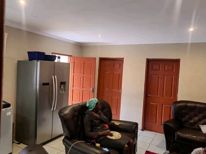 Urgent offer
a beautiful 2 bedrooms cottage   in The Hill