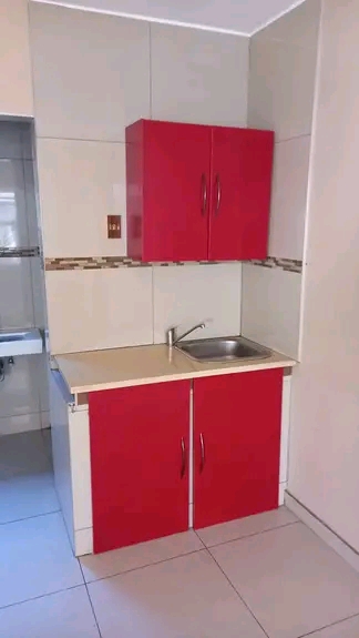 Ensuite available in naledi for r2500p/m.2min  in Naledi