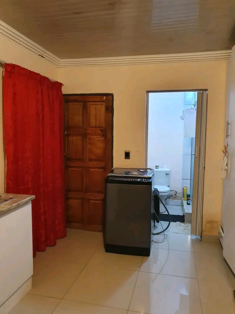 Cottage available for rental un ext 10.
rent  in Cosmo City