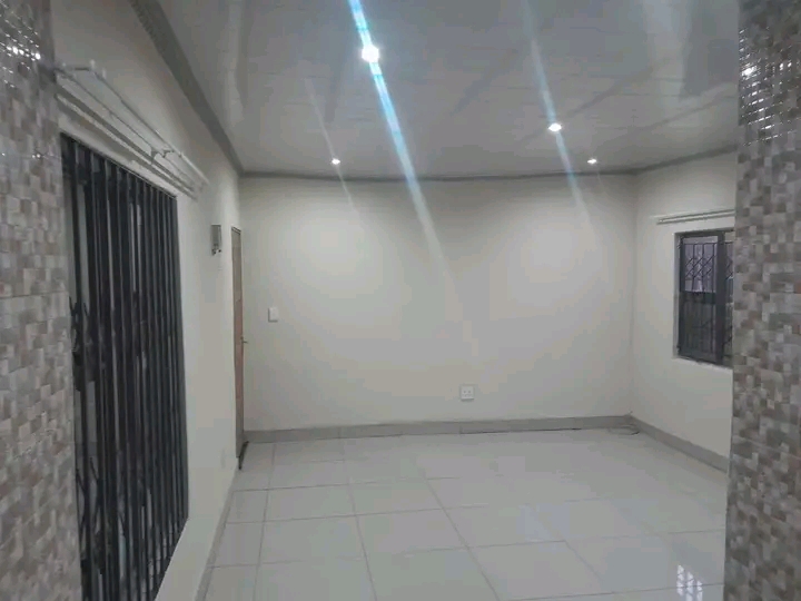 Spacious room with ensuite facilities availab  in Protea Glen