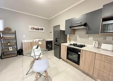 Elegant furnished 1-bedroom ground-floor
apa  in Carlswald